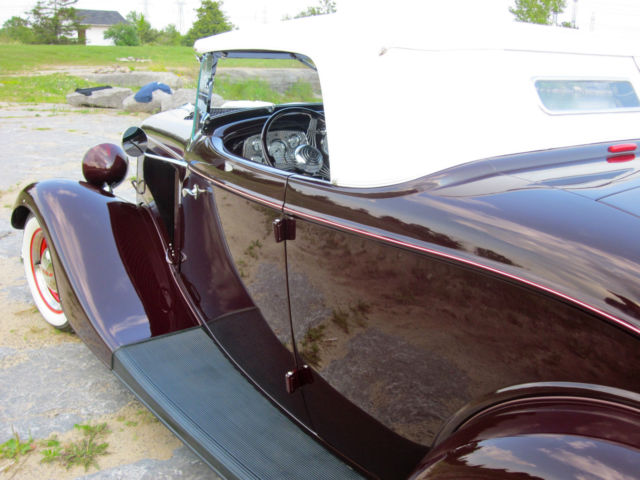 1934 Ford Roadster (Maroon/Maroon & white)