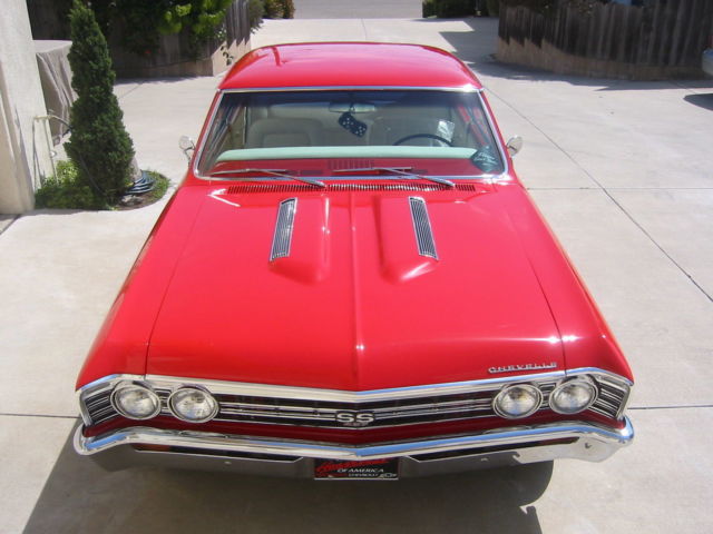 1967 Chevrolet Chevelle (Red/White)