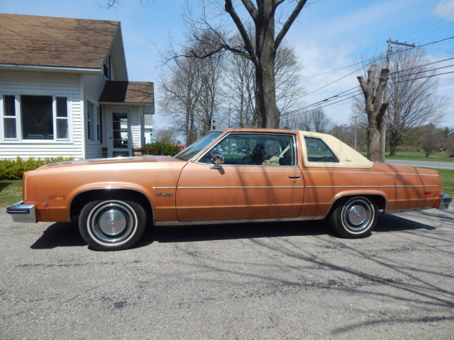 1977 Oldsmobile Ninety-Eight (Orange, Off-White Landau Roof/Tan Velour)