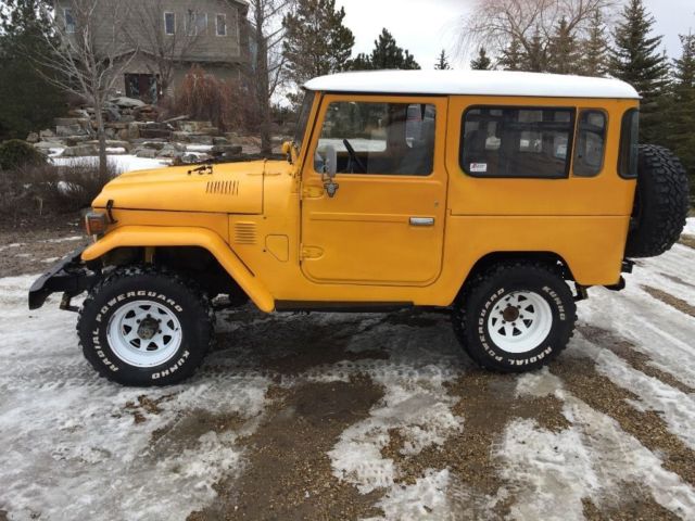 1976 Toyota Land Cruiser (Yellow/Black)