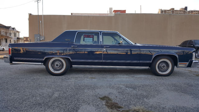 1979 Lincoln Continental (Blue/Blue)
