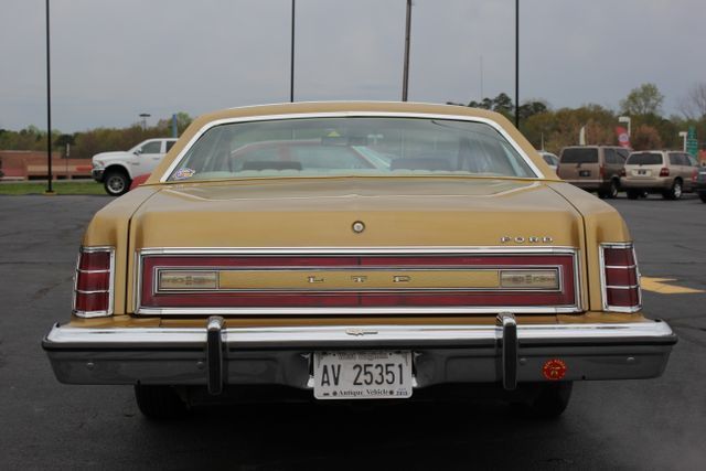 1976 Ford LTD (Gold/Tan)