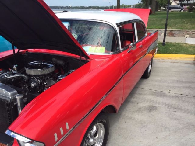 1957 Chevrolet Bel Air (Red/Red)