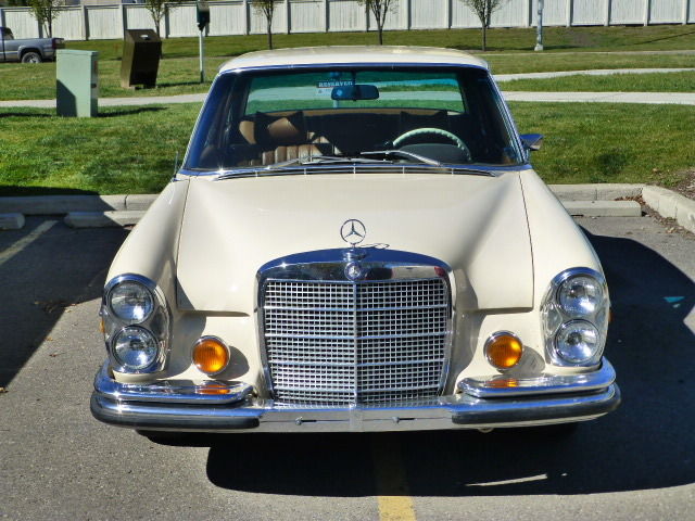 1973 Mercedes-Benz 200-Series (cream/camel brown)