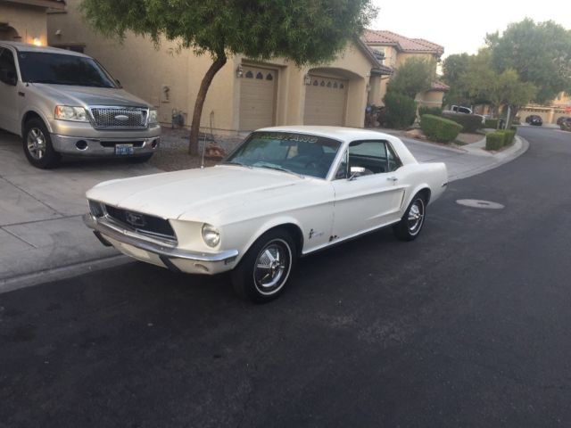 1968 Ford Mustang (White/Blue)