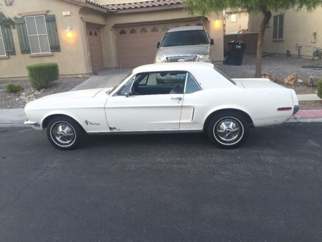 1968 Ford Mustang (White/Blue)