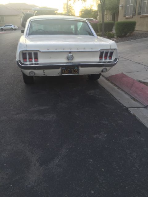 1968 Ford Mustang (White/Blue)
