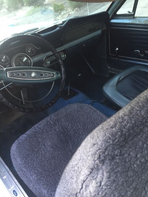 1968 Ford Mustang (White/Blue)