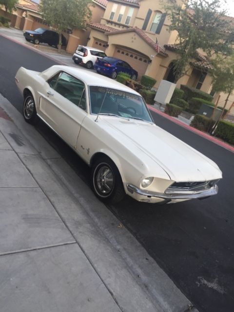 1968 Ford Mustang (White/Blue)