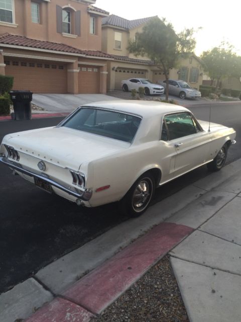 1968 Ford Mustang (White/Blue)