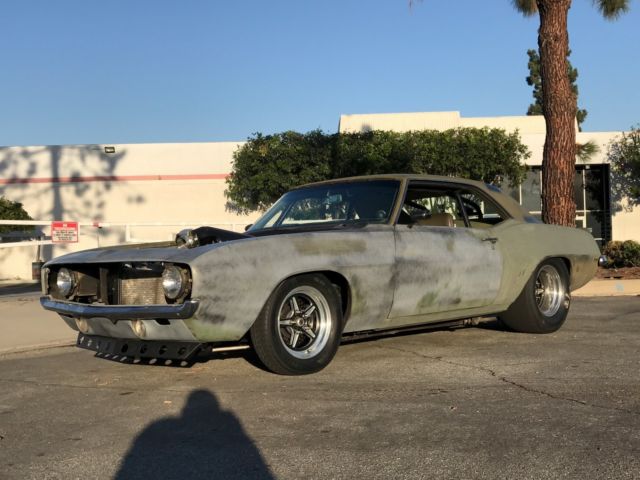 1969 Chevrolet Camaro (White/Blue)