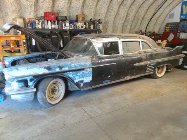 1958 Cadillac Fleetwood (Black/Black)
