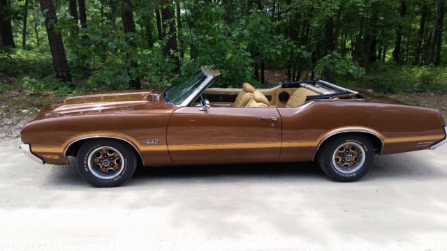 1970 Oldsmobile Cutlass (Brown/tan)