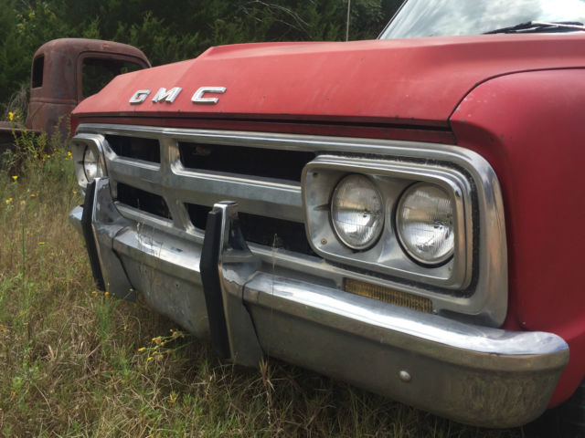 1967 GMC C10 (Red/Red)
