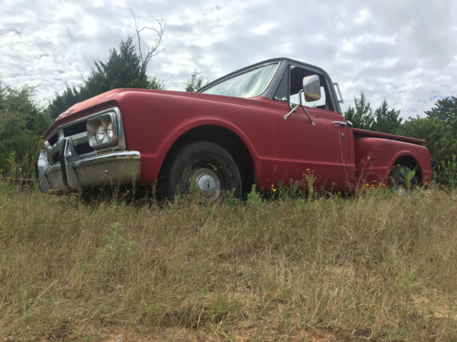 1967 GMC C10 (Red/Red)