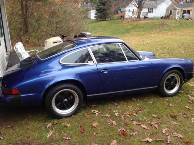 1977 Porsche 911 (Blue/Black)