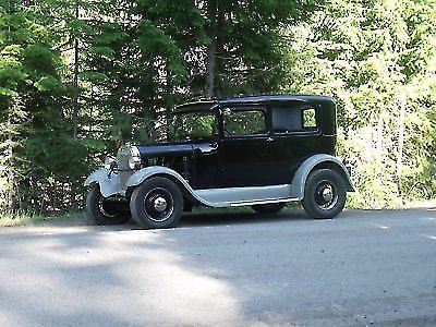 1928 Ford Model A (Black/Black)