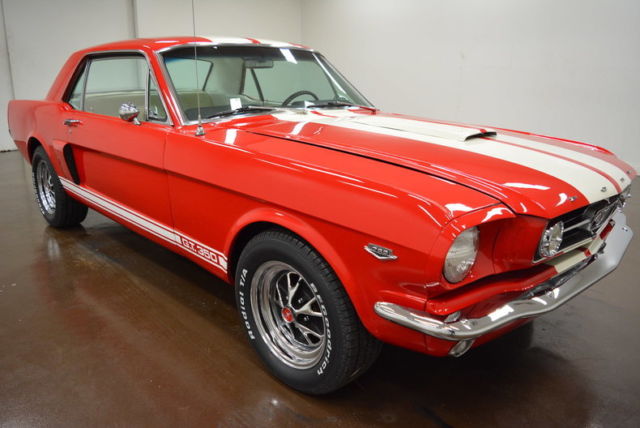 1965 Ford Mustang (Red/White)