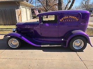 1930 Ford Model A (Purple/light tan)