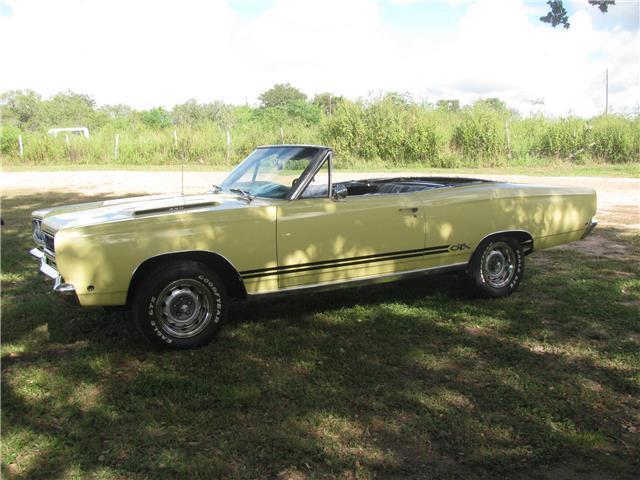 1968 Plymouth GTX (Yellow/Black)