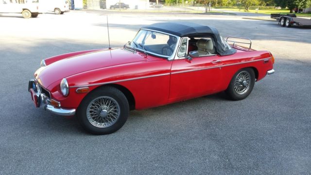 1974 MG MGB (Red/White)