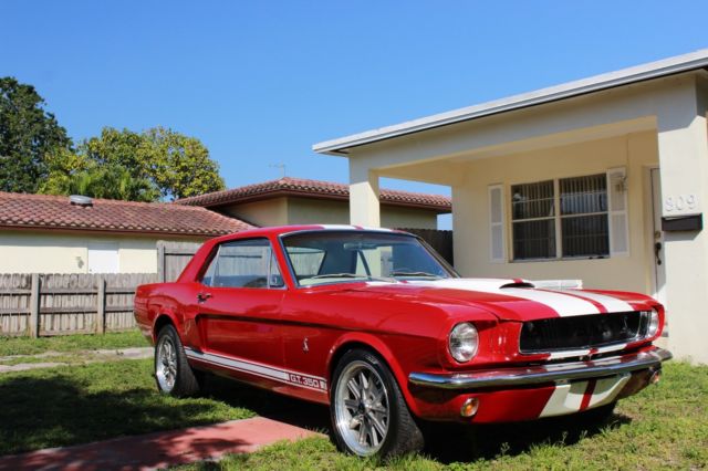 1966 Ford Mustang (White / Red/White / Red)