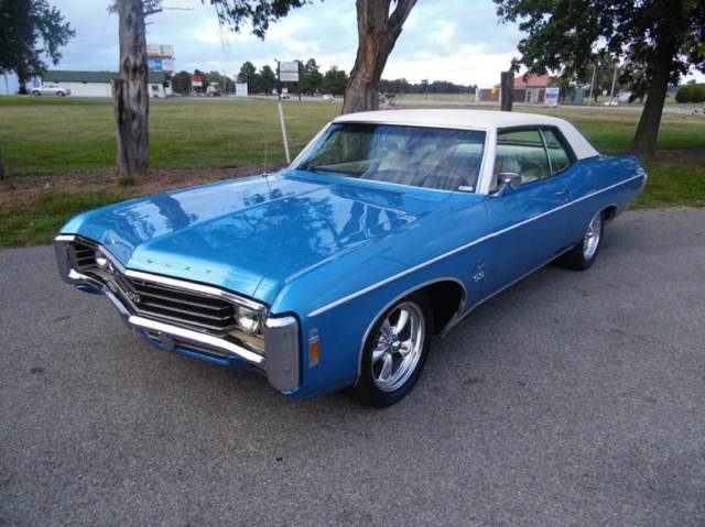 1969 Chevrolet Impala (Blue/White)