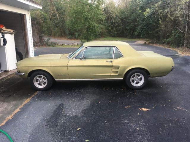 1967 Ford Mustang (Lime Gold Paint, Ford #2041-A/White)