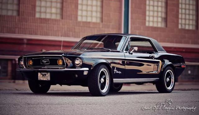 1968 Ford Mustang (Black/Gold/Black)