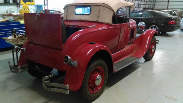1929 Ford Model A (RED/WALNUT)
