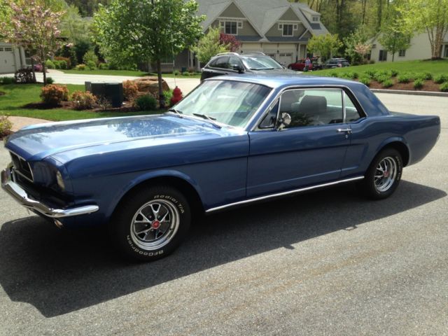 1965 Ford Mustang (Medium Blue/Medium Blue and Black)
