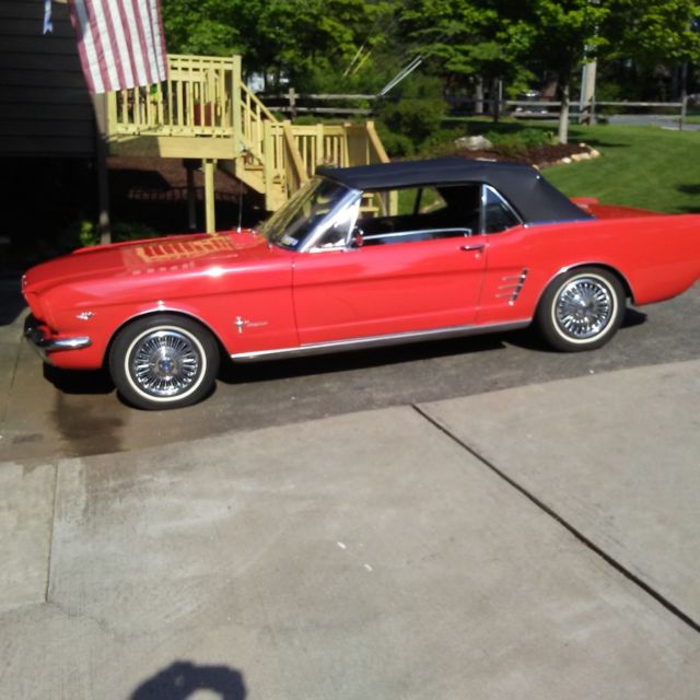 1966 Ford Mustang (CORAL RED/Black)