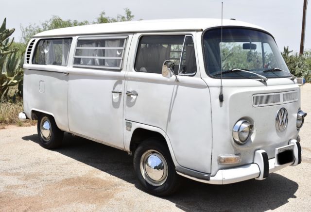 1969 Volkswagen Bus/Vanagon (White/Gray)