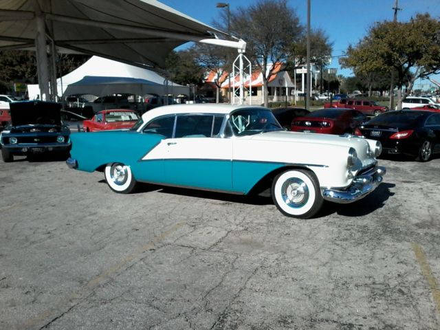 1954 Oldsmobile Ninety-Eight (White/Blue)