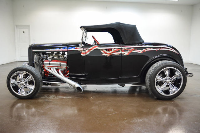 1932 Ford Custom Roadster (Black/Red)