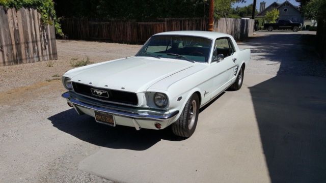 1966 Ford Mustang (Blue/Ivy Gold and White)