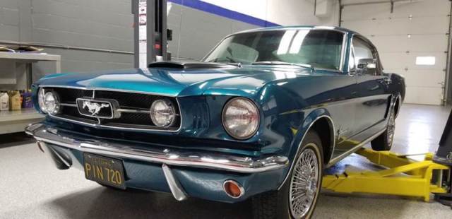 1965 Ford Mustang (Teal/Black)