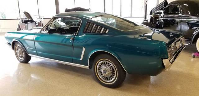 1965 Ford Mustang (Teal/Black)