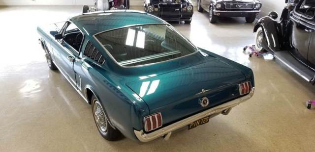 1965 Ford Mustang (Teal/Black)