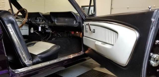 1966 Ford Mustang (Purple/Cream)