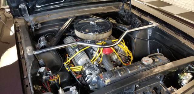 1966 Ford Mustang (Purple/Cream)