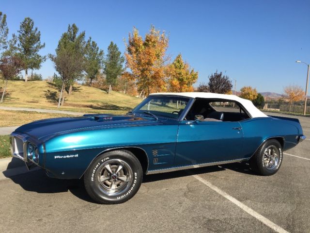 1969 Pontiac Firebird (Windward Blue/Metallic Dark Blue)