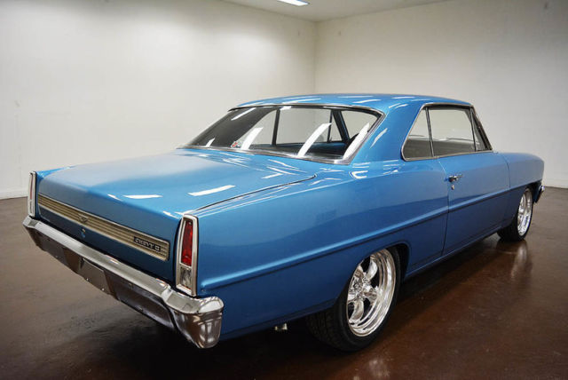 1967 Chevrolet Nova (Blue/Black)