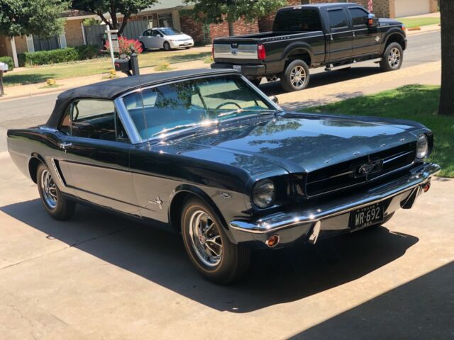 1964 Ford Mustang (Silver/Red)