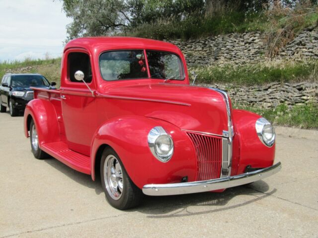 1940 Ford PICKUP (Red/Red)