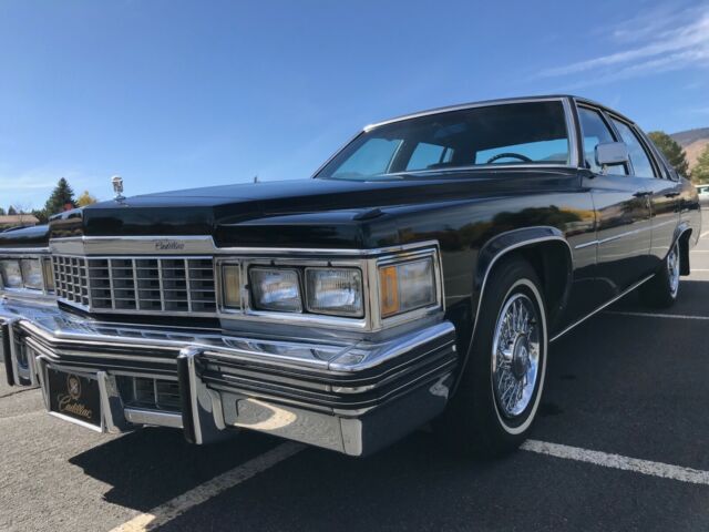 1977 Cadillac DeVille (Black/Black)