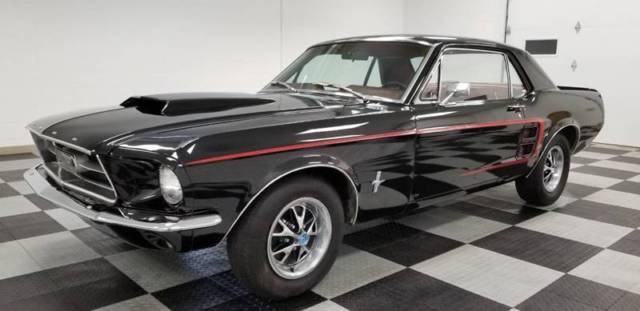 1967 Ford Mustang (Black/Red)