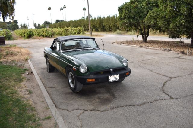 1977 MG MGB (red/Red)