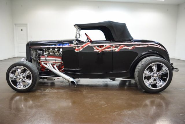 1932 Ford Roadster (Black/Red)