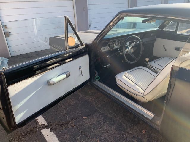 1967 Plymouth Barracuda (Black/White)